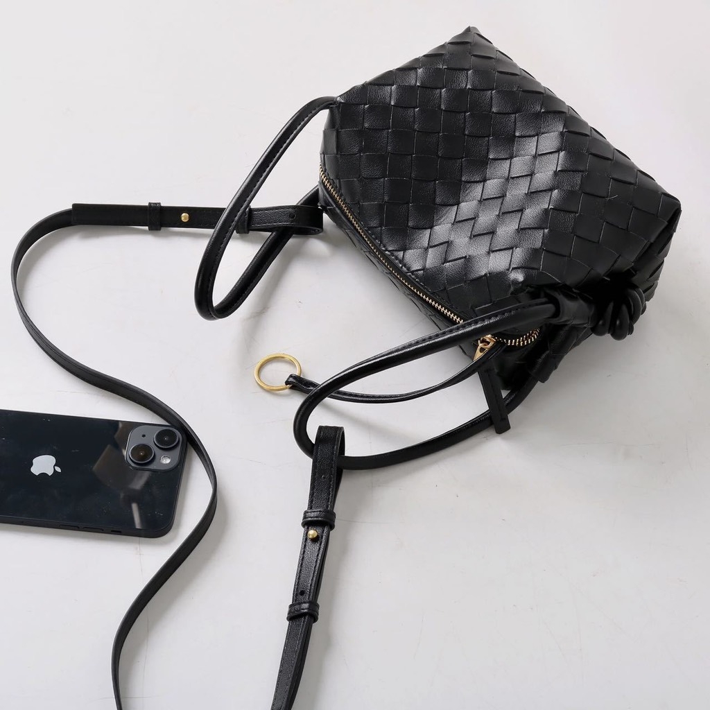 Túi Xách Bottega Small Loop Da Bò Size 21 cm Màu Đen