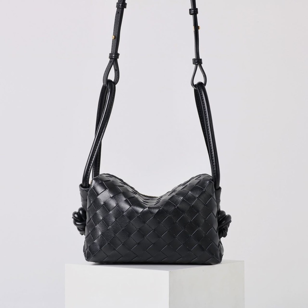 Túi Xách Bottega Small Loop Da Bò Size 21 cm Màu Đen