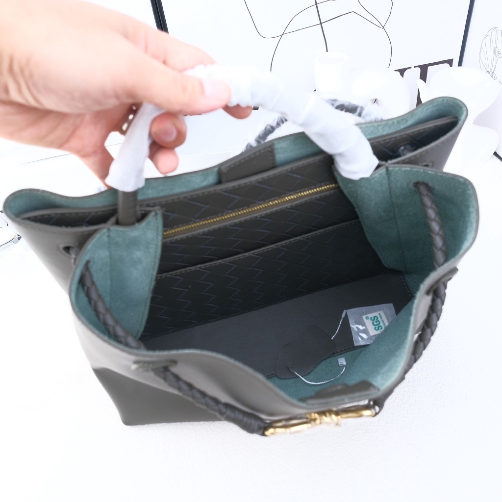 Túi Xách Bottega Veneta Andiamo Bản Hàn Da Bê Size 32 Màu Xanh Army