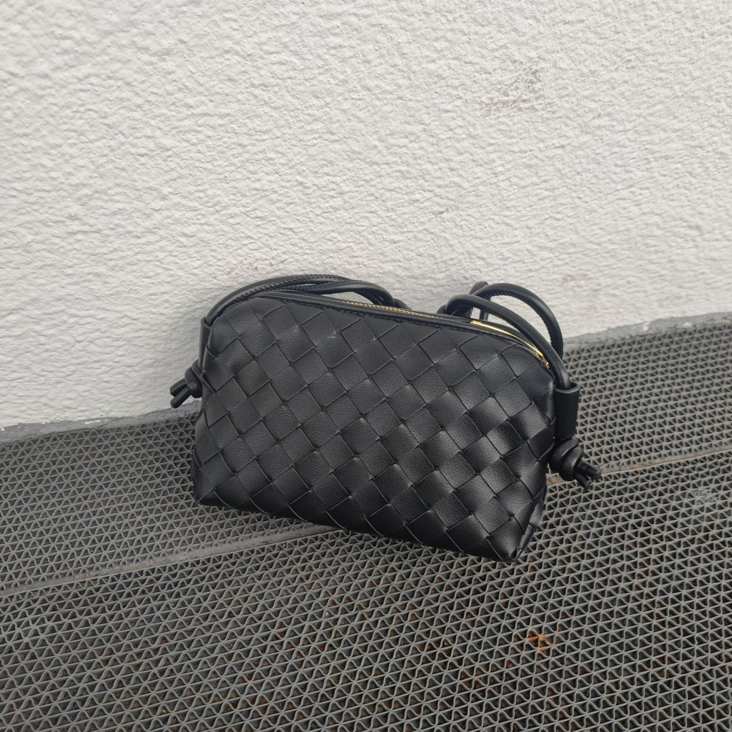 Túi Xách Bottega Veneta Mini Loop Da Bê Remake Korea Size 19cm