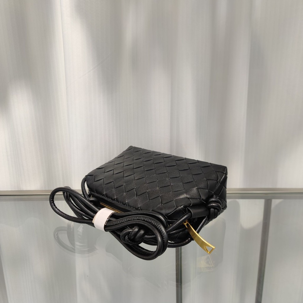 Túi Xách Bottega Veneta Mini Loop Da Bê Remake Korea Size 19cm