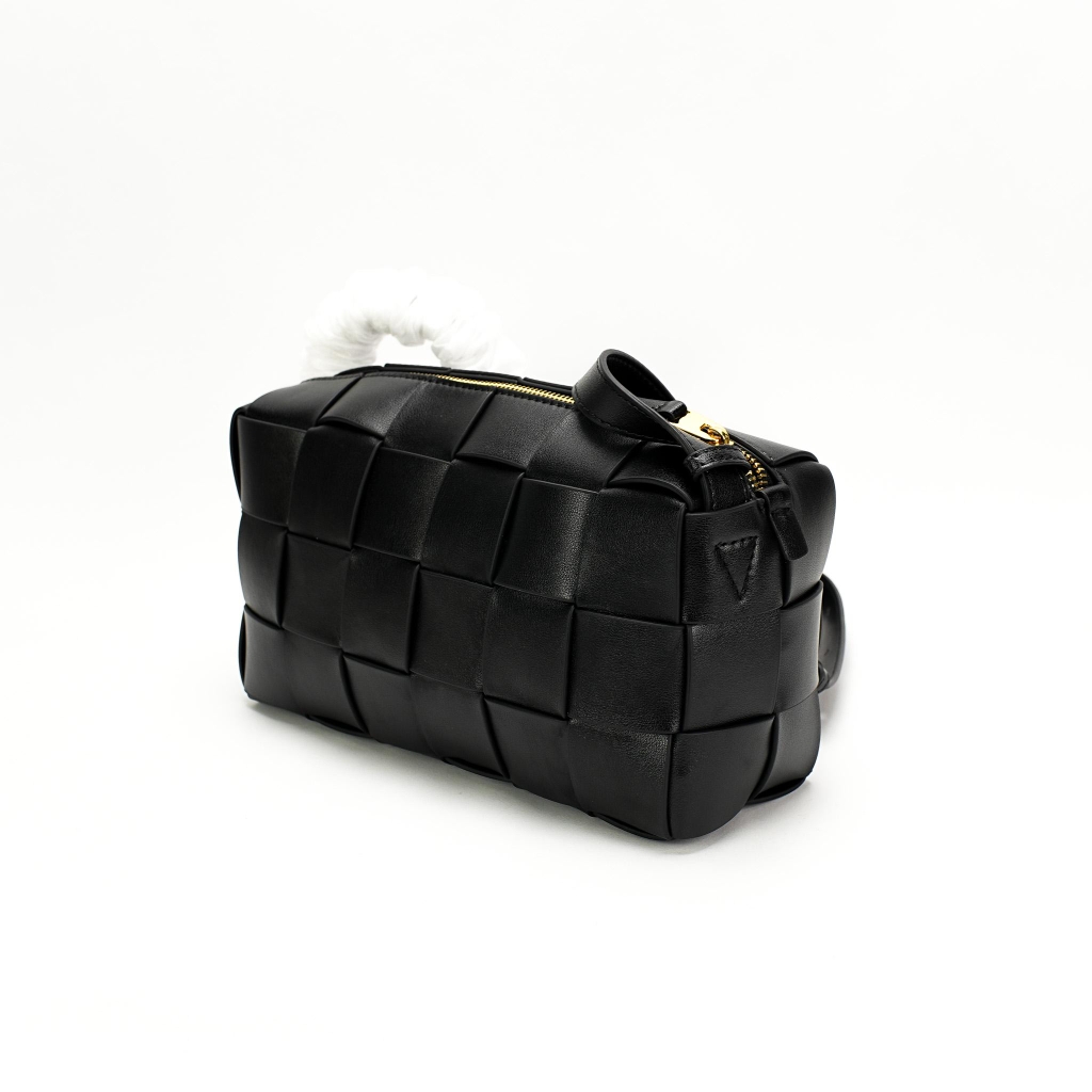 Túi Xách BTG Veneta Intrecciato Pouch Da Bê Size 28 cm Màu Đen