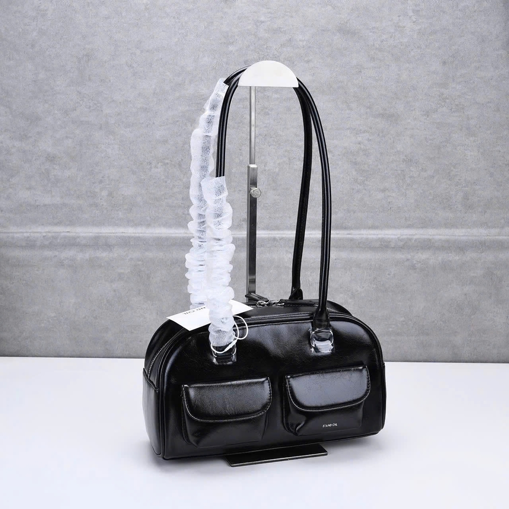 Túi Xách Stand Oil Chubby Bag Màu Đen