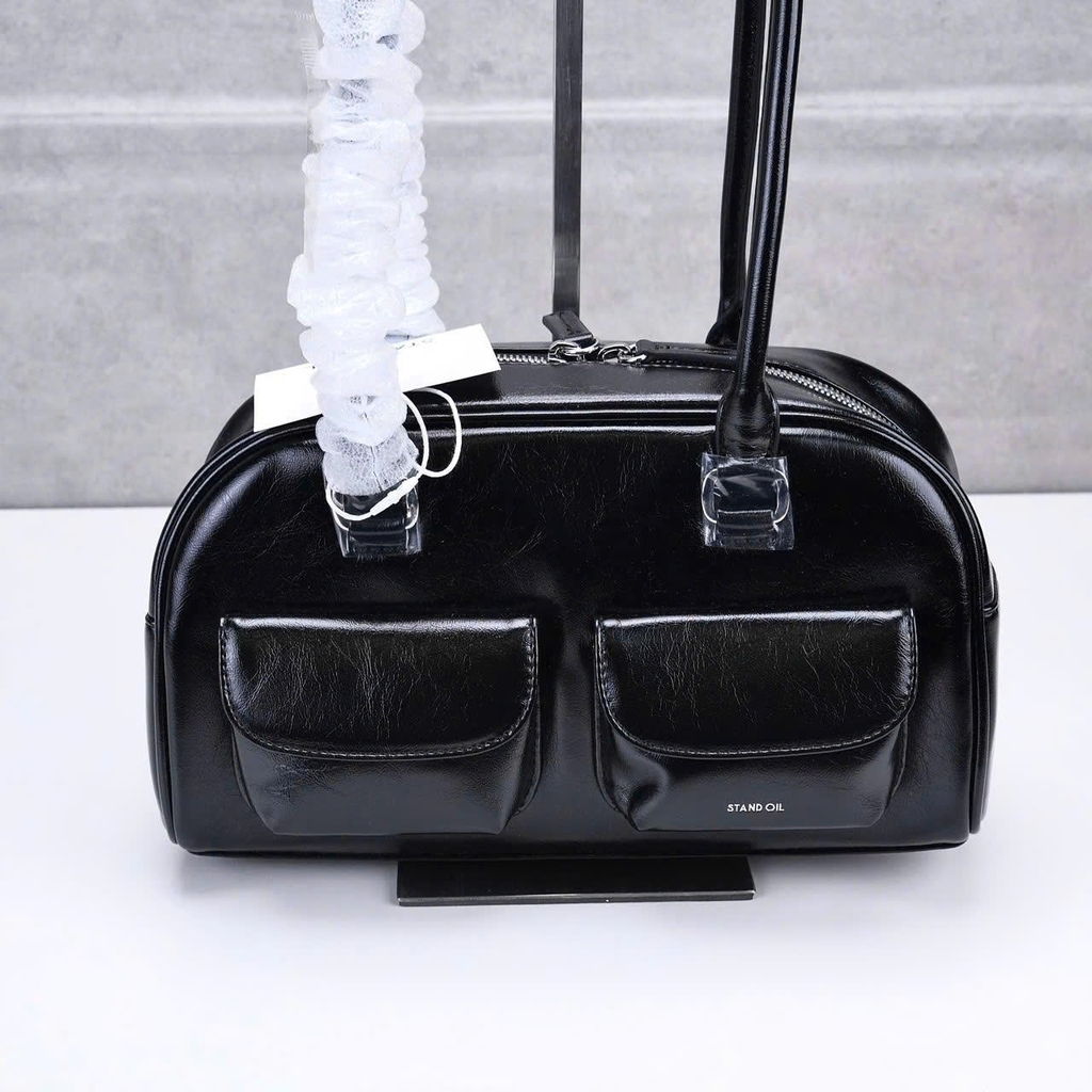 Túi Xách Stand Oil Chubby Bag Màu Đen