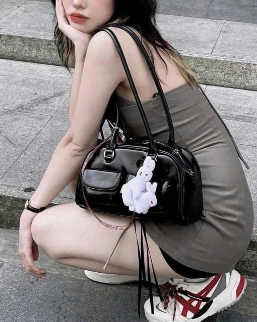 Túi Xách Stand Oil Chubby Bag Màu Đen