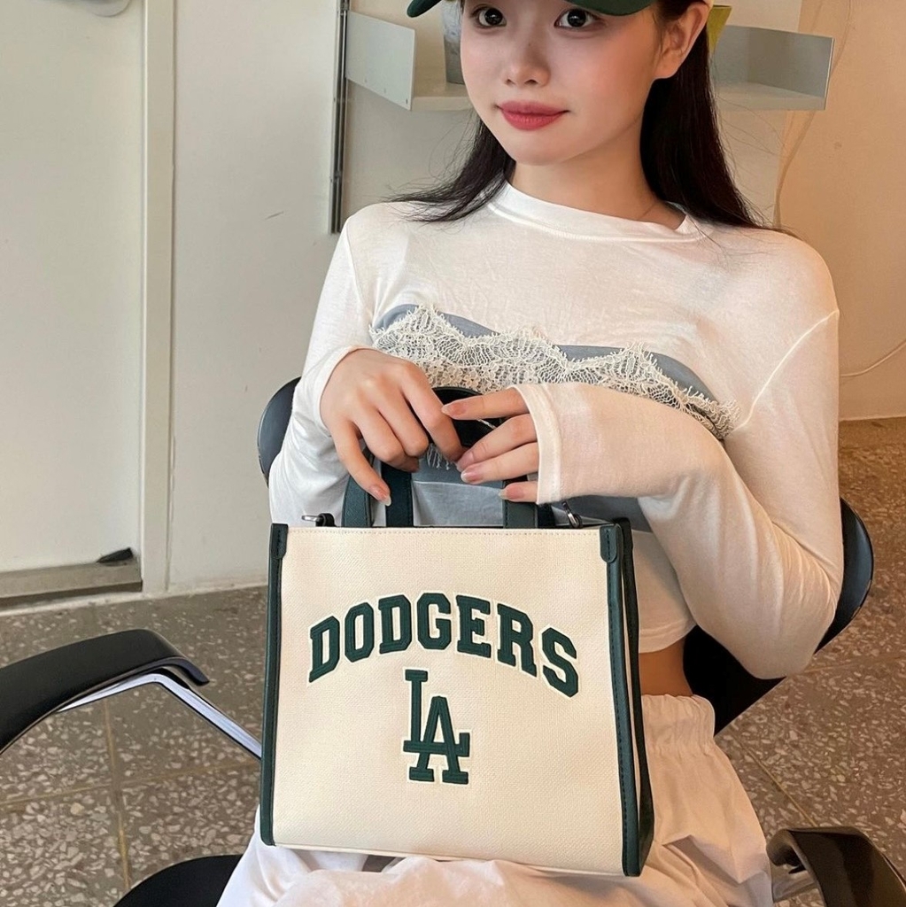 Túi Xách MLB Canvas Varsity Logo LA 3AORS083N-07CRD Trắng Viền Xanh
