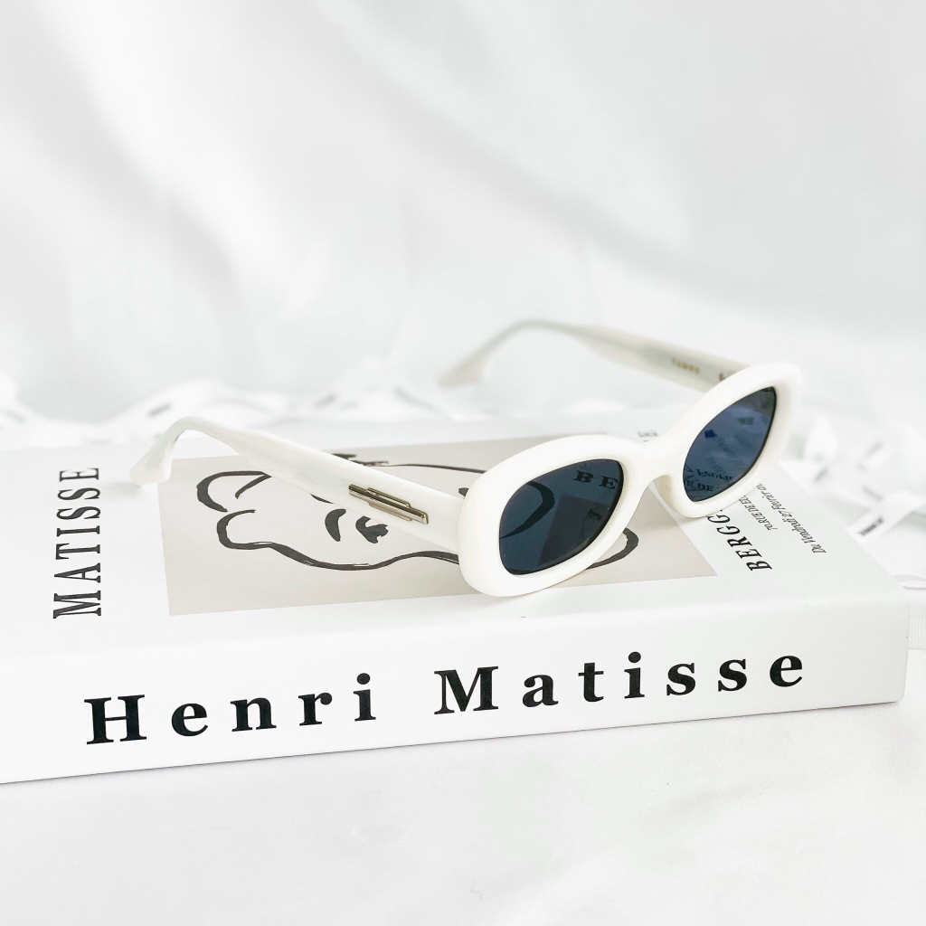 Kính Gentle Monster Tambu W1 Màu Đen Viền Trắng