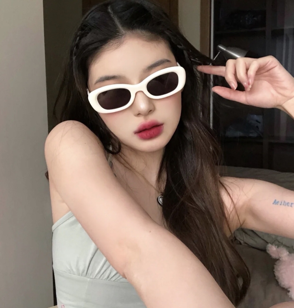 Kính Gentle Monster Tambu W1 Màu Đen Viền Trắng