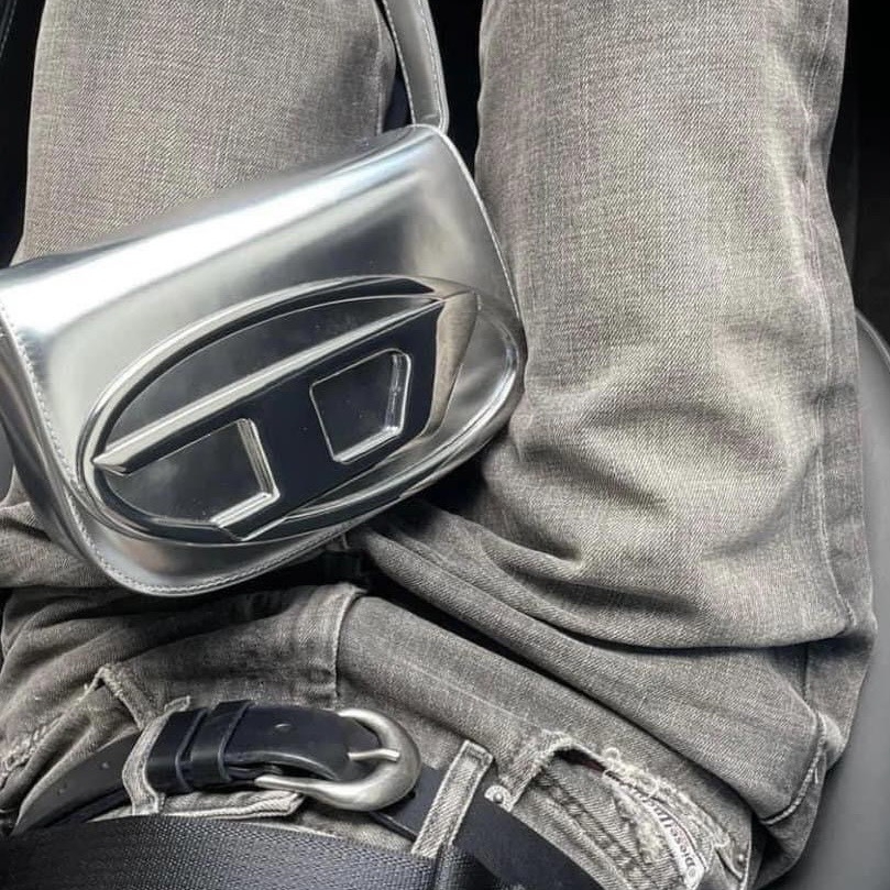 Túi Xách Diesel 1DR Metalic Silver 20cm Bản Remake Hàn Màu Bạc