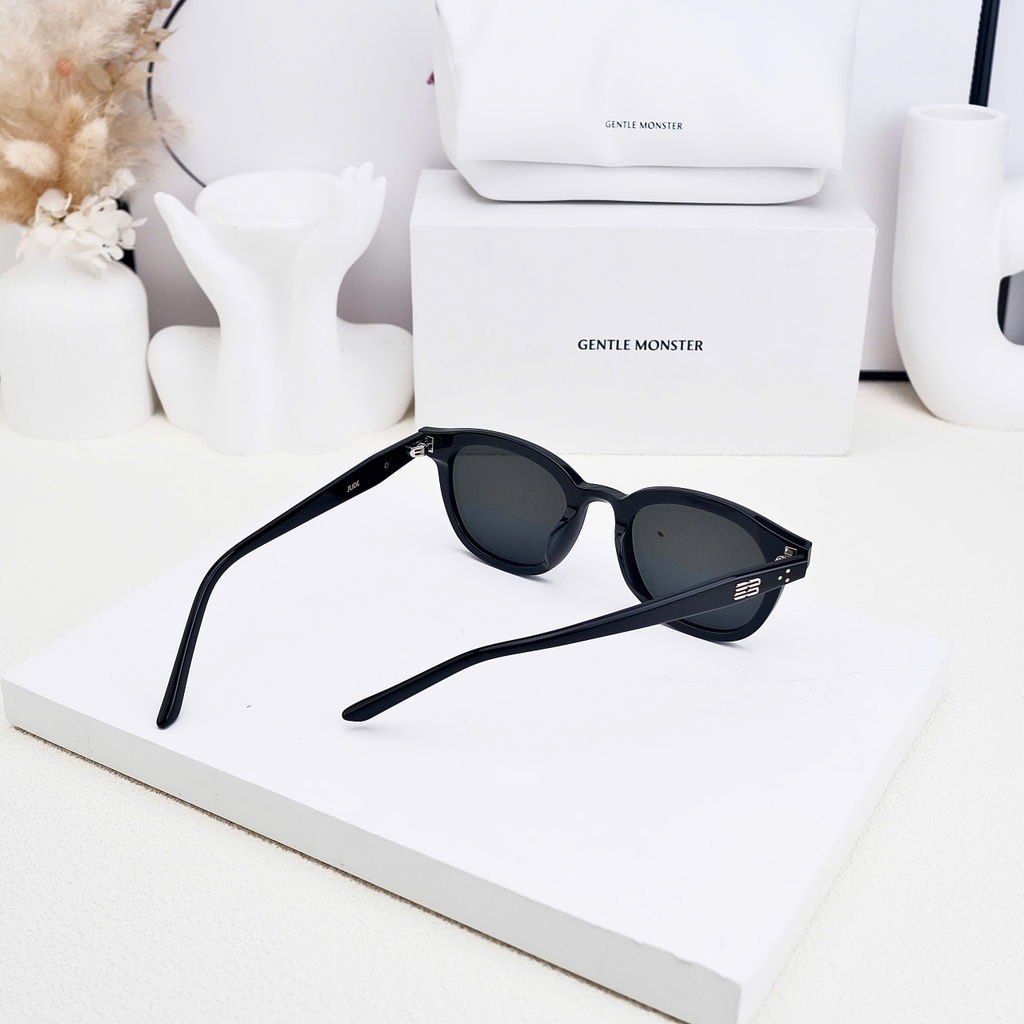 Kính Mát Gentle Monster Jude 01 Màu Đen