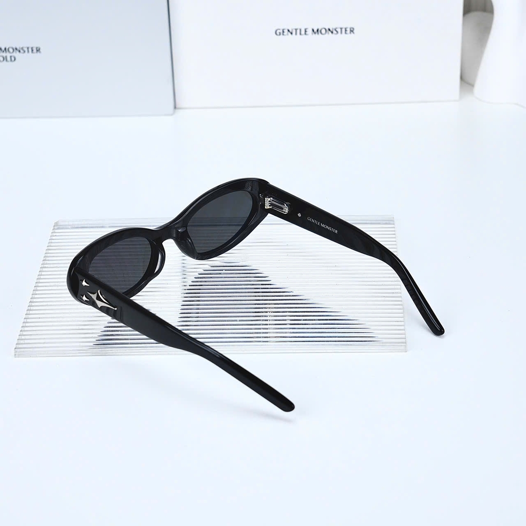 Kính Mát Gentle Monster x Bold Cuff 01 Màu Đen