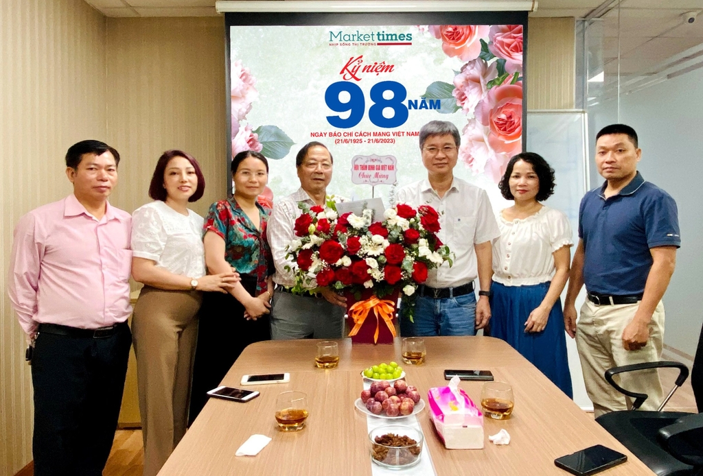 Chủ tịch Hội Thẩm định giá thăm và chúc mừng MarketTimes nhân kỷ niệm 98 năm ngày Báo chí Cách mạng Việt Nam