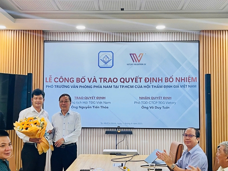 Lễ trao Quyết định bổ nhiệm chức danh Phó trưởng Văn phòng phía Nam tại TP Hồ Chí Minh của Hội Thẩm định giá Việt Nam