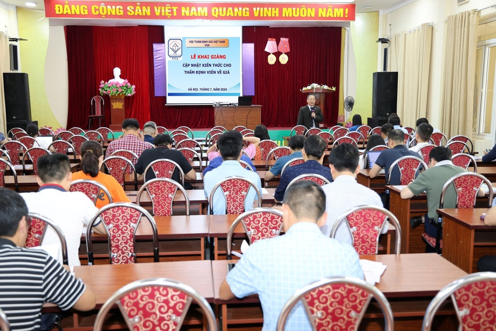 Khai giảng lớp cập nhật kiến thức về nghiệp vụ thẩm định giá đầu tiên năm 2024
