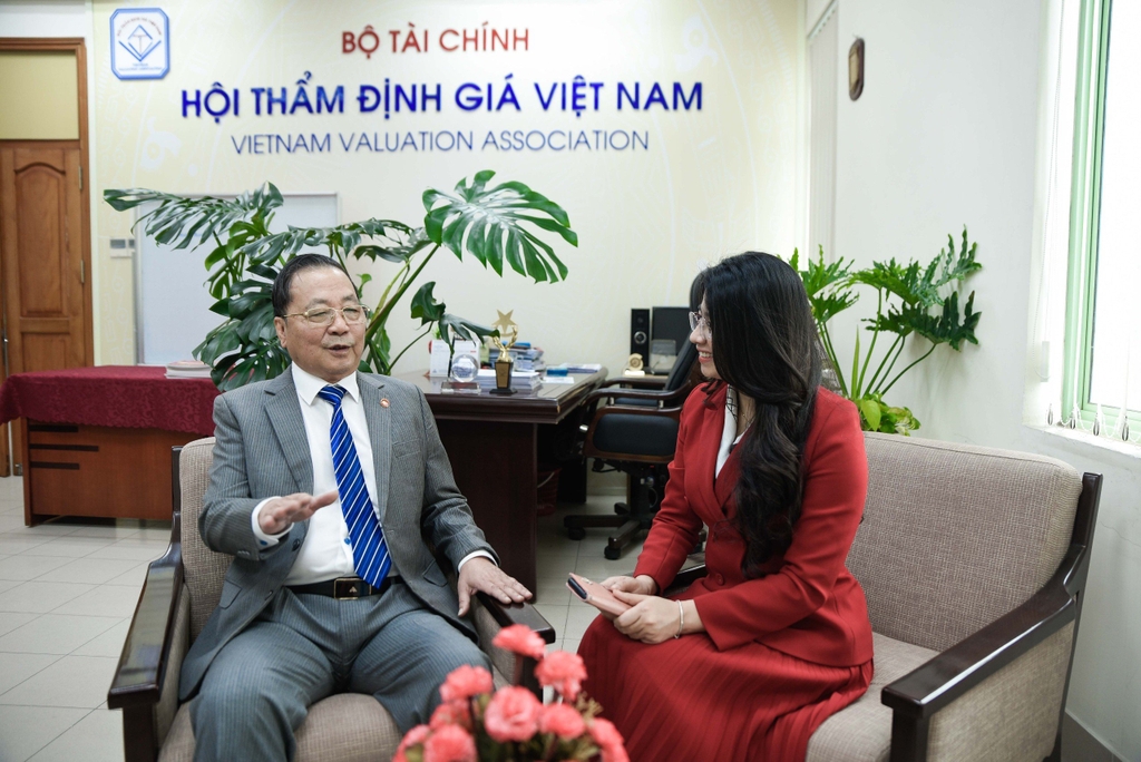 Lập lại trật tự thị trường xăng dầu: cách nào?