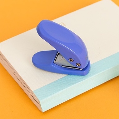 Dụng cụ đục lỗ giấy, bấm lỗ giấy Deli (bấm 1 lỗ)