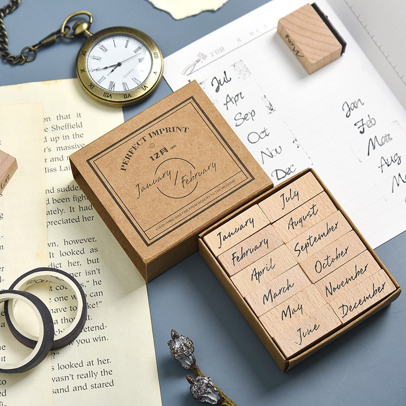 Bộ con dấu bằng gỗ ngày tháng phong cách vintage.