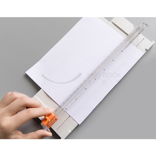 Bàn cắt giấy mini khổ A4 - 28 cm tiện lợi.
