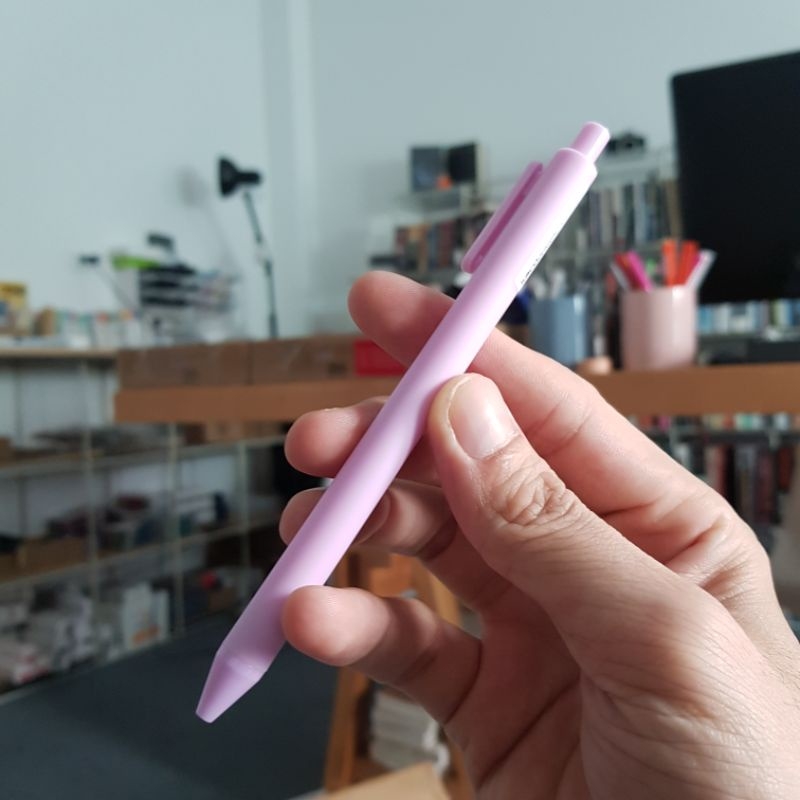 Bút gel Kaco Pastel cây lẻ mực đen ngòi 0,5mm.