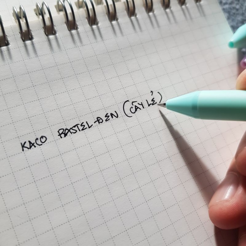 Bút gel Kaco Pastel cây lẻ mực đen ngòi 0,5mm.