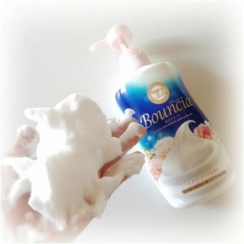 BOUNCIA - Sữa Tắm Cow Bouncia Sữa Bò Hương Hoa Cỏ 500ml (tặng túi 400ml)