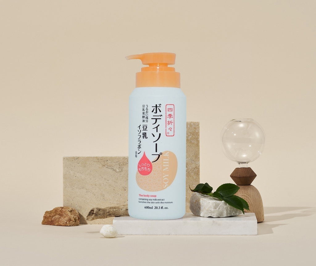 Kumano - Sữa Tắm Chiết Xuất Đậu Nành Soy Milk 600ml