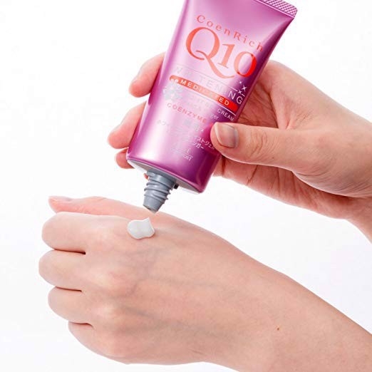Kem dưỡng tay Q10 Moist Gel Cream 80g tuýp hồng
