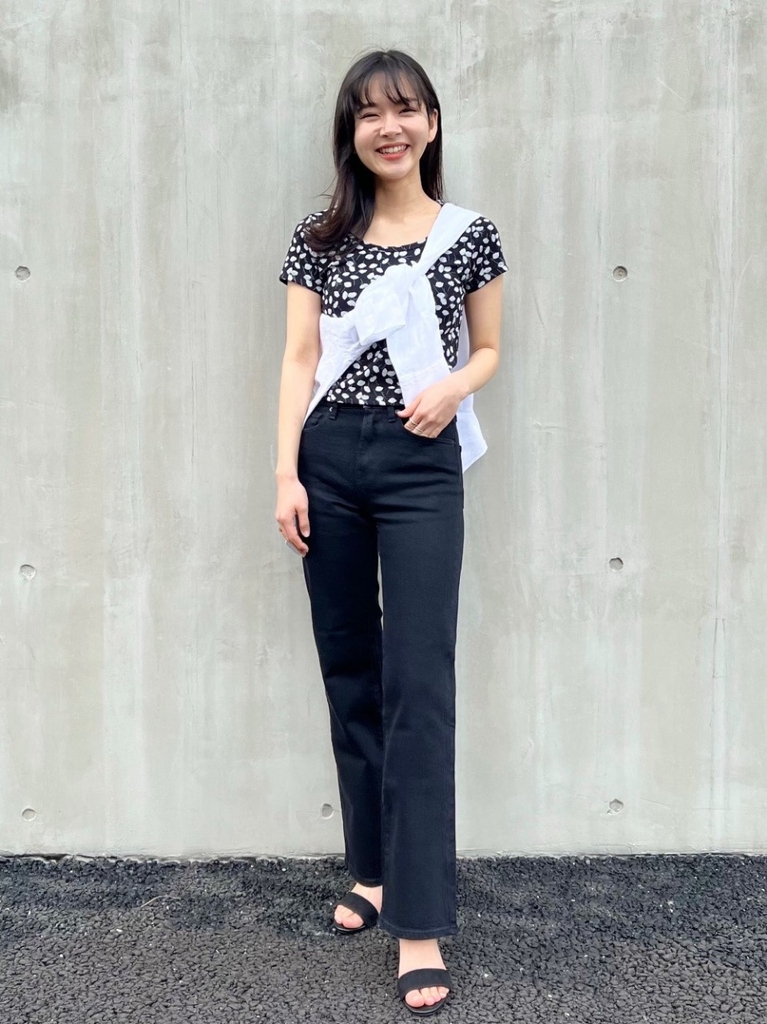 Aó phông croptop hoa nhí uni 451814/ 449352