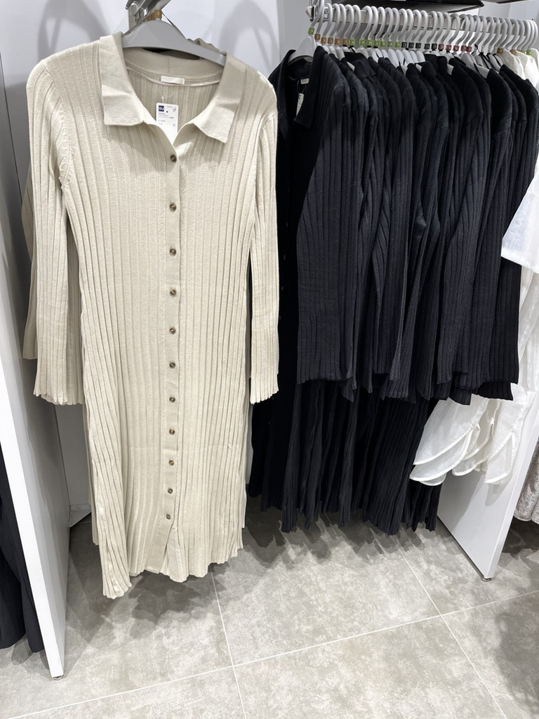 345575 Váy len Gu cổ Đức
