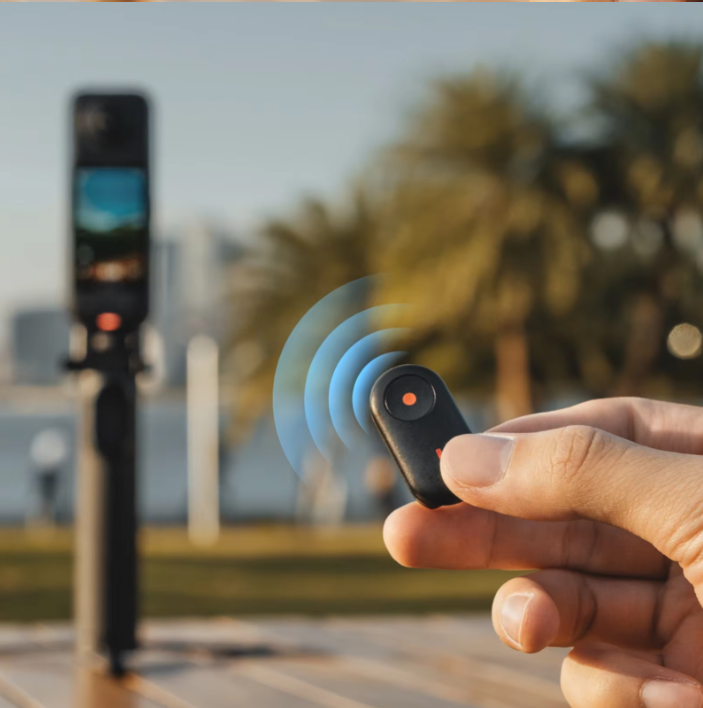 Gậy 2in1 gấp gọn tích hợp remote Insta360 X4 kéo dài 58cm có chân đứng