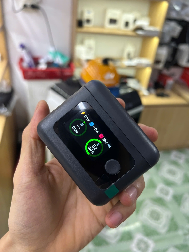 Hộp sạc nhanh Symik Insta360 X5 màn hình thông minh đủ thông số