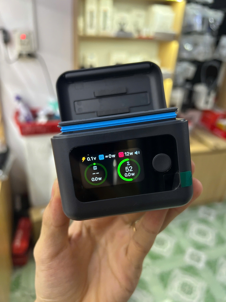 Hộp sạc nhanh Symik Insta360 X5 màn hình thông minh đủ thông số