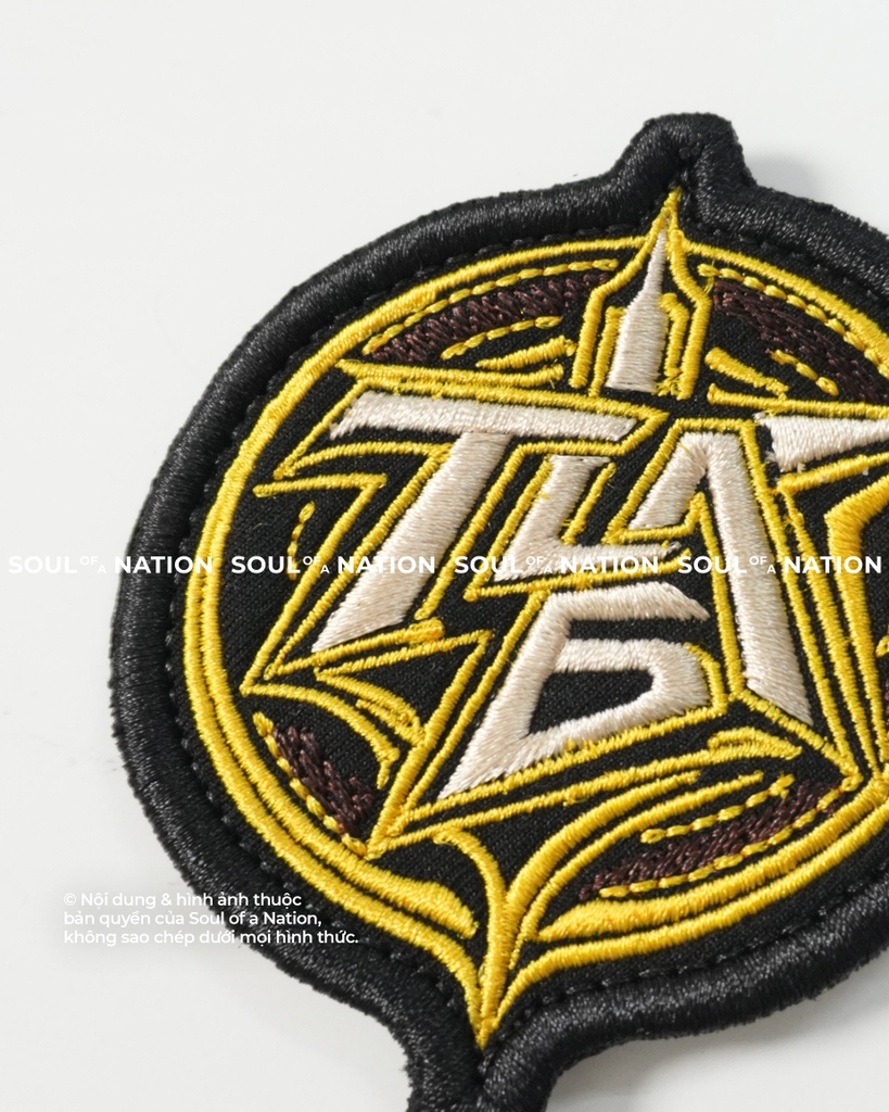 Patch thêu hình ôm viền Tu La Bi theo yêu cầu