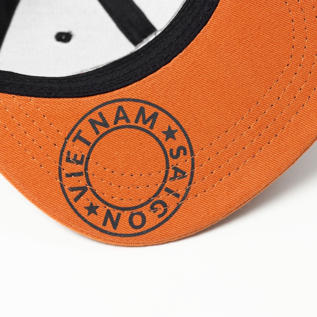 Dự án Nón snapback đồng phục patch da kết hợp thêu & in East West Brewing theo yêu cầu