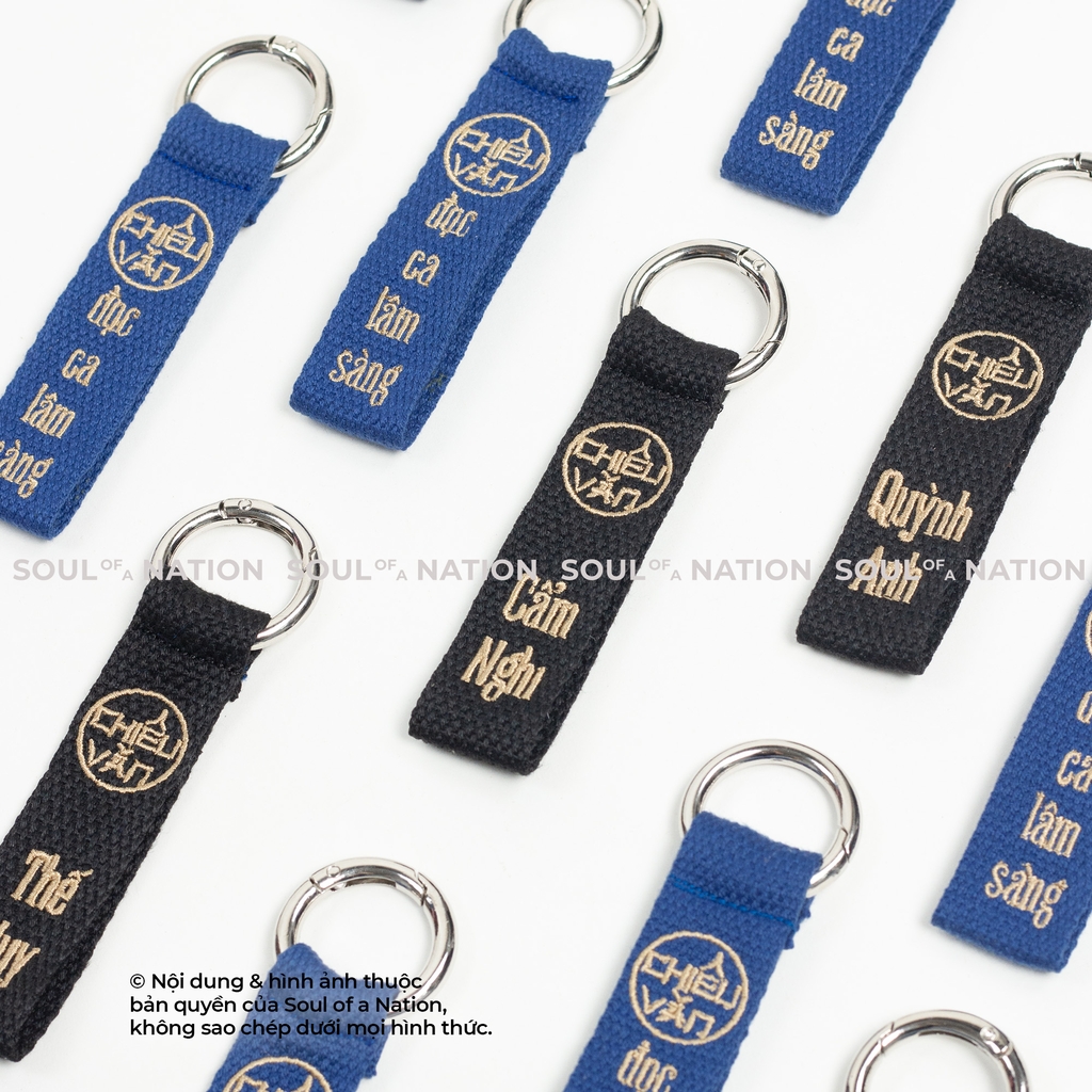 Móc khoá thêu hình chữ nhật Chiêu Văn theo yêu cầu