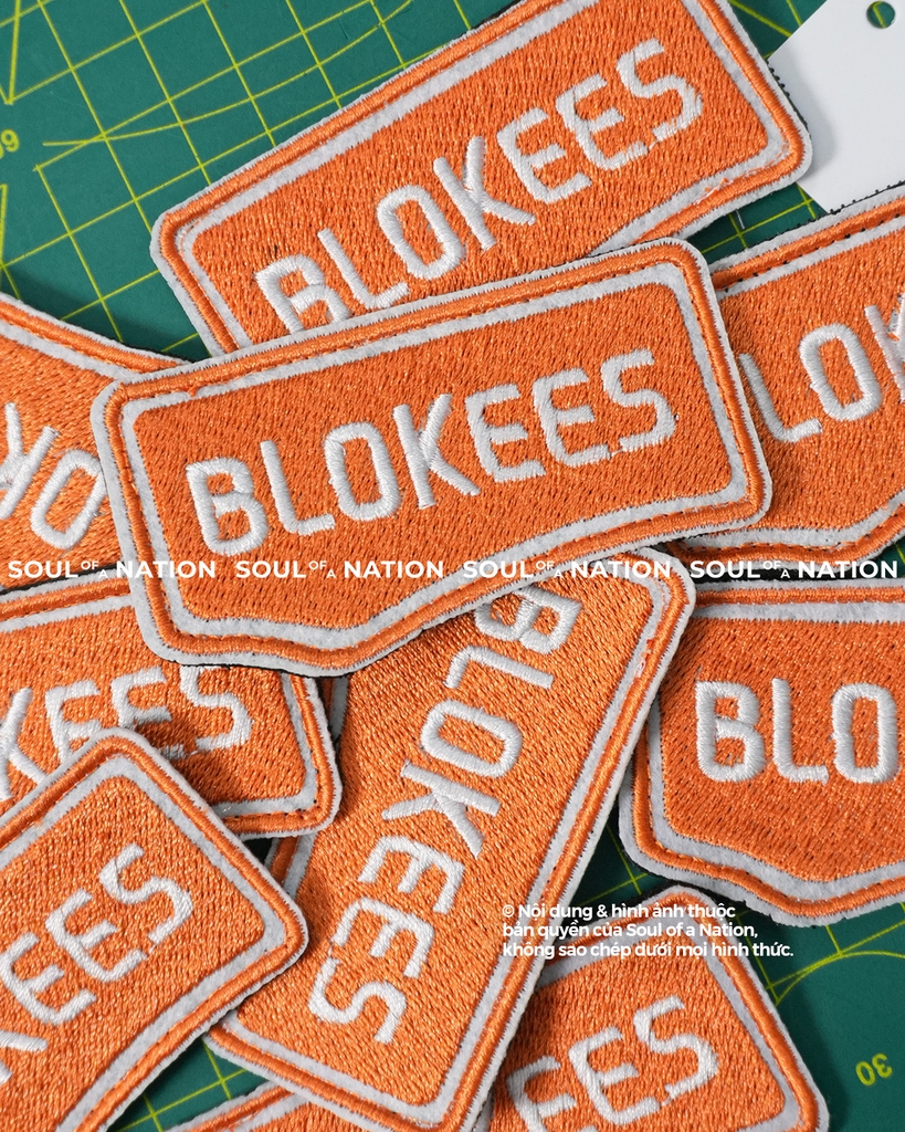 Patch thêu hình ôm viền BLOKEES theo yêu cầu
