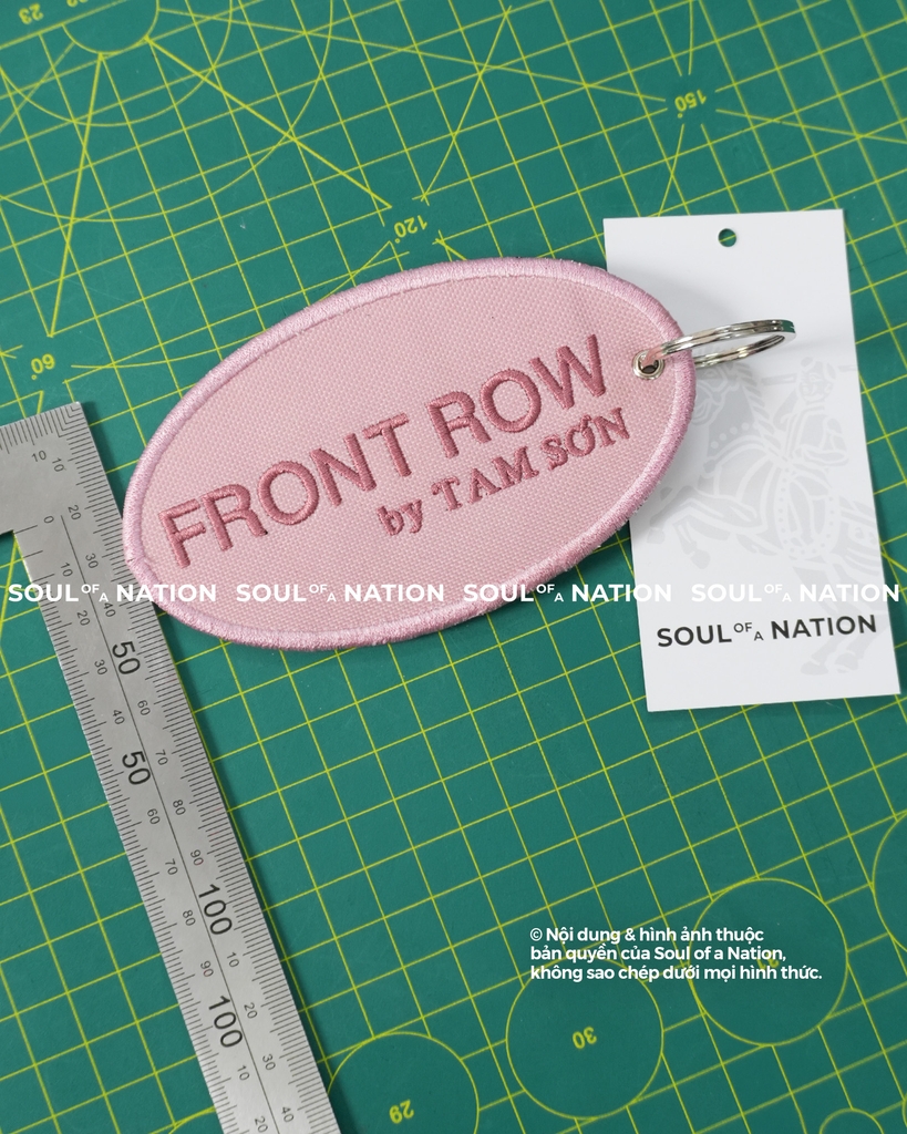 Móc khóa thêu ôm viền Front Row theo yêu cầu