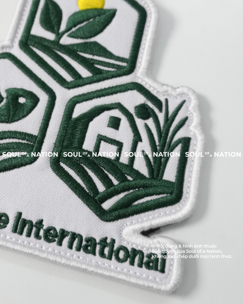Patch thêu hình ôm viền Bao Trade International theo yêu cầu