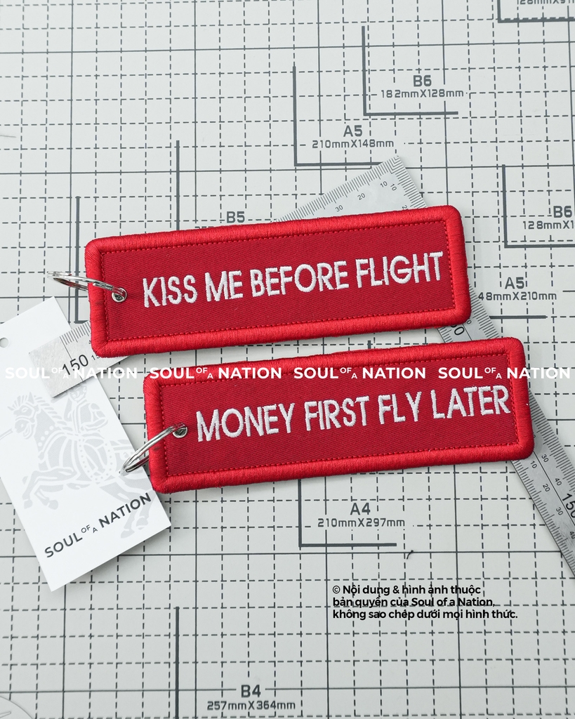 Móc khoá thêu hình ôm viền MONEY FIRST FLY LATER theo yêu cầu