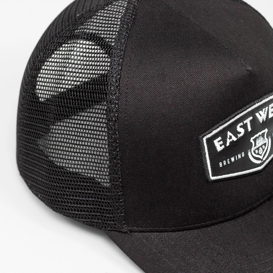 Dự án Nón trucker đồng phục patch da kết hợp thêu & in East West Brewing theo yêu cầu