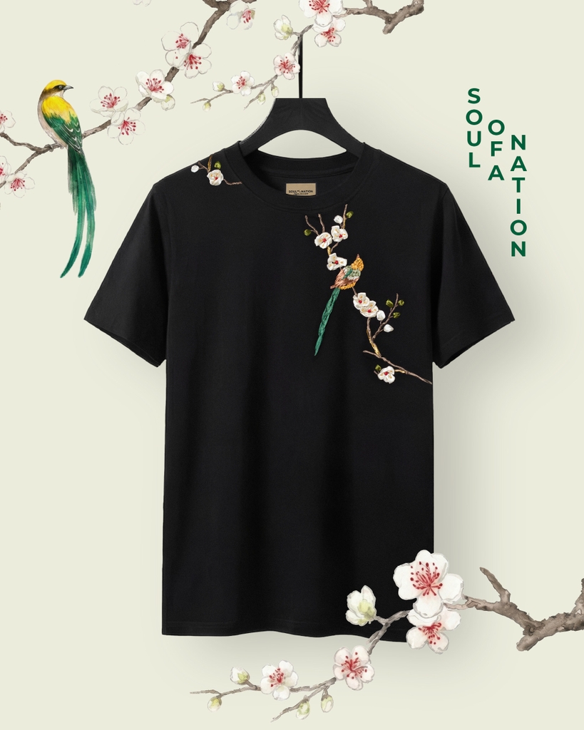 Áo Thun Thêu Ruy Băng Thủ Công - Tiên Điểu Thưởng Mai