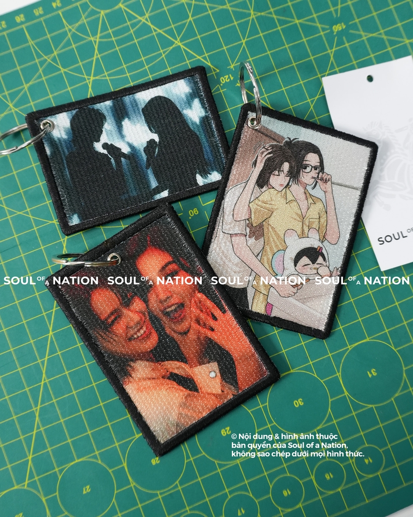 Patch thêu hình ôm viền Cặp đôi nữ theo yêu cầu