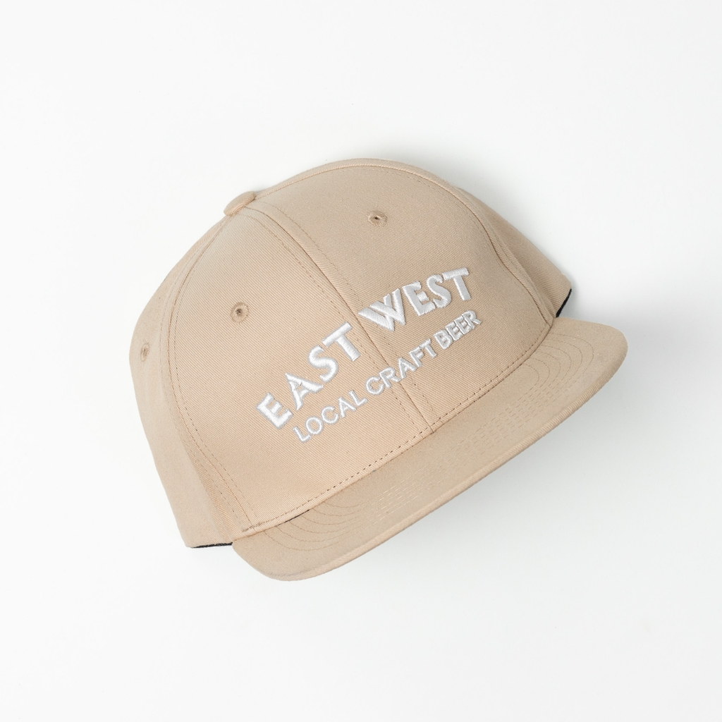 Dự án Nón snapback đồng phục thêu satin 3D East West Brewing theo yêu cầu