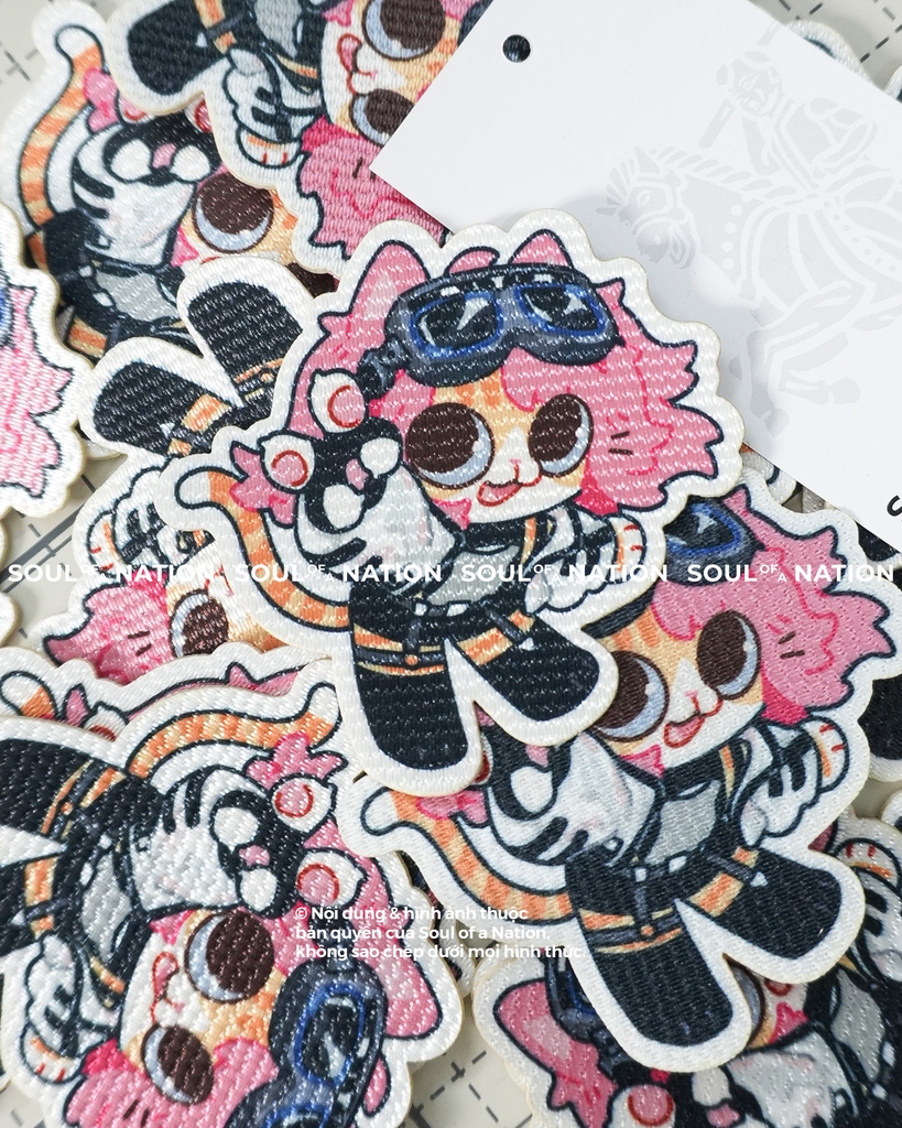 Patch thêu hình ôm viền Anime mẫu 2 theo yêu cầu