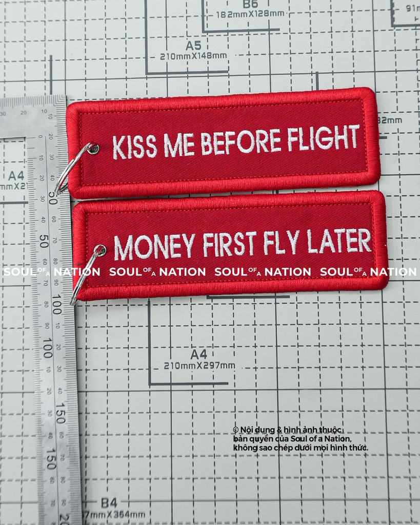 Móc khoá thêu hình ôm viền MONEY FIRST FLY LATER theo yêu cầu