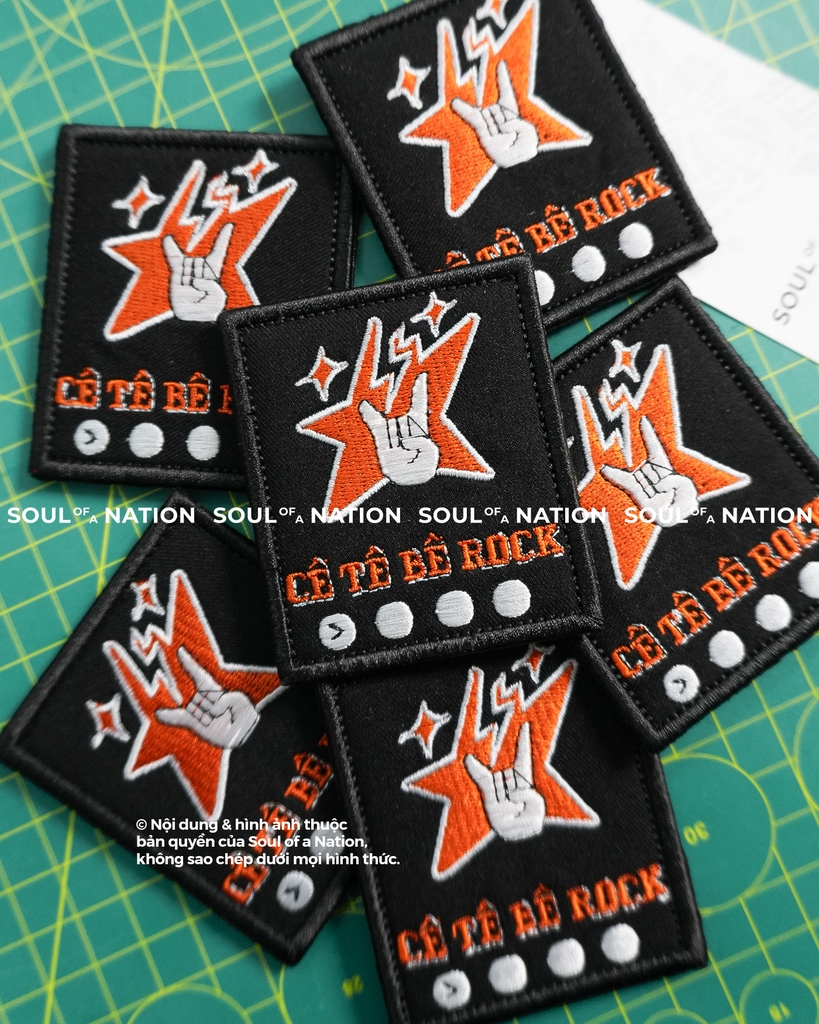 Patch thêu hình ôm viền CÊ TÊ BÊ ROCK theo yêu cầu
