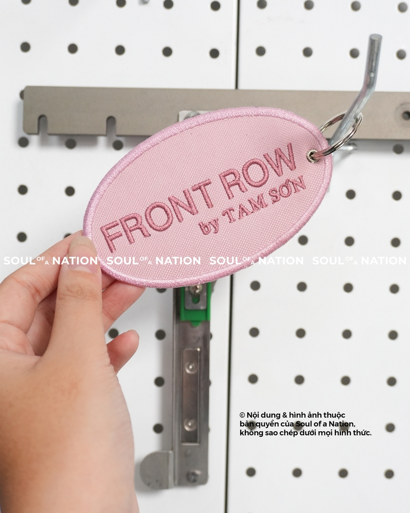 Móc khóa thêu ôm viền Front Row theo yêu cầu