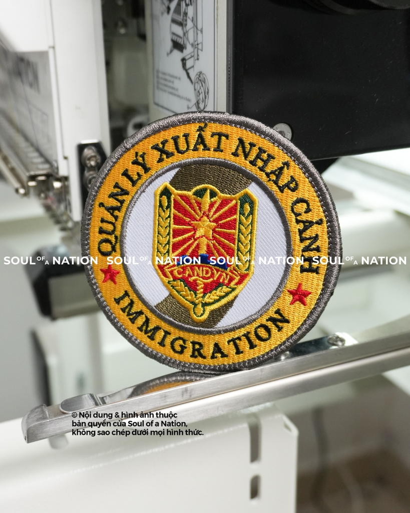 Patch thêu hình ôm viền Quản Lý Xuất Nhập Cảnh theo yêu cầu