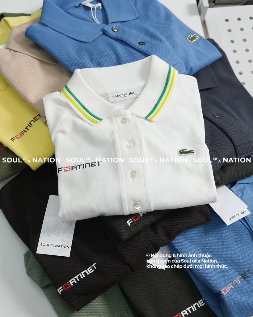 In gia công áo polo Lacoste theo yêu cầu