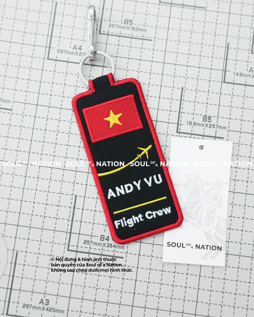 Móc khoá thêu hình ôm viền Flight Crew theo yêu cầu